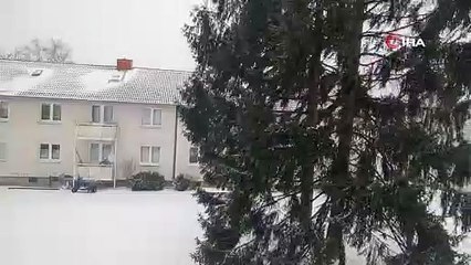 Almanya şiddetli kar yağışıyla mücadele ediyor