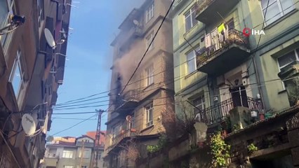 5 katlı apartmanın 3. katında çıkan yangın korkuttu