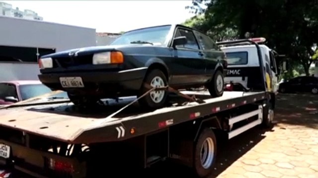 Gol com registro de furto é localizado pela PM na Rua Flamboyant, no Bairro Tropical