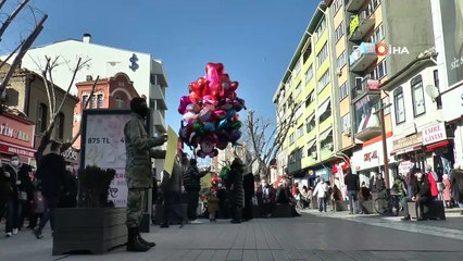 Karşılarında Askeri Kıyafetli Genci Gören Gözyaşlarını Tutamadı