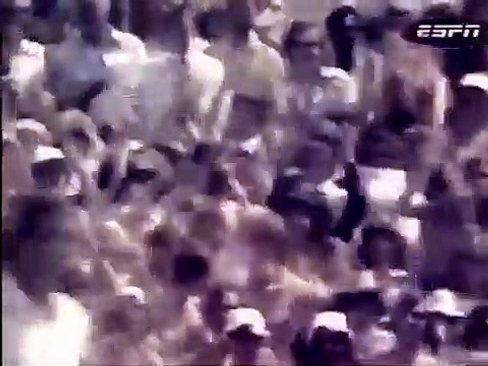 Mike Selvey bowls Viv Richards 1976 Cricket- 3rd Test