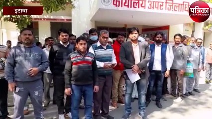 नाली बनाने के विवाद को लेकर गांव वालों ने एडीएम से की शिकायत