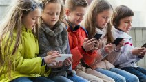 أضرار استخدام الهواتف المحمولة في المدارس