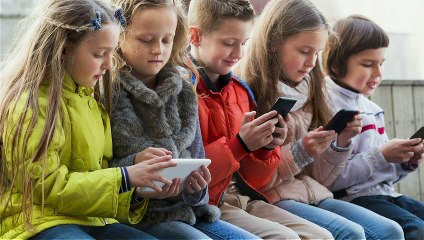 أضرار استخدام الهواتف المحمولة في المدارس