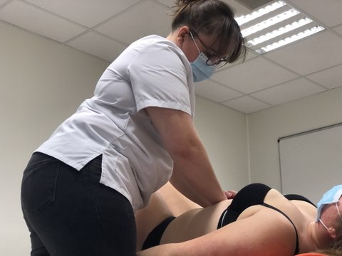 Rennes: L'école d'ostéopathie répare les corps tendus par le stress