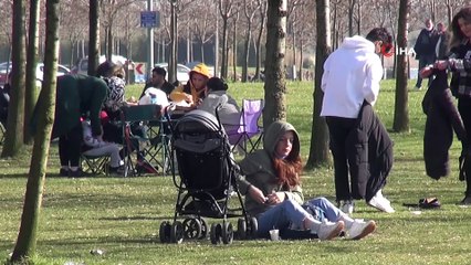 Bahar havası sahillerde korona virüs önlemlerini unutturdu