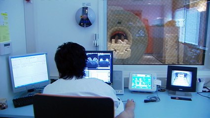 Lezioni di make up online, che fanno bene all'anima di chi lotta contro il cancro