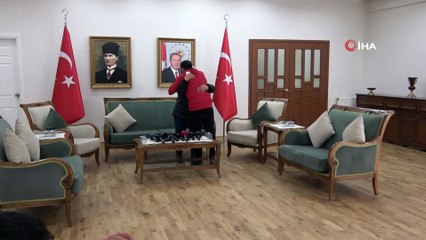 HDP önündeki ailelerin çığlığı PKK’yı bitirme noktasına getirdi, 23’üncü aile evladına kavuştu