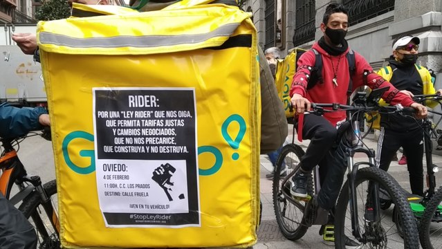 Centenares de riders protestan en Oviedo ante la 'ley riders'