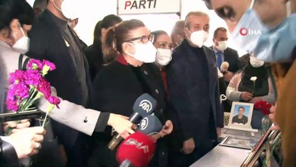 Bakan Pekcan, evlat nöbetindeki aileleri ziyaret etti