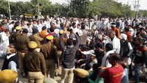 सतसिंह के हत्यारों की गिरफ्तारी को लेकर सड़कों पर उतरे ग्रामीण