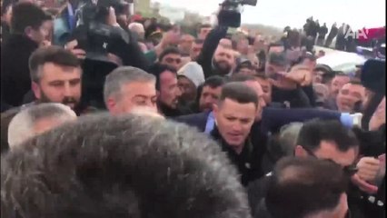 Kılıçdaroğlu'na şehit cenazesinde saldırı