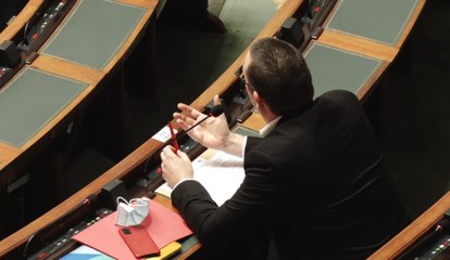 SNCB: Raoul Hedebouw demande au Premier ministre de répondre sur la "rupture de confiance", M. De Croo refuse