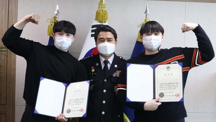 차가운 바다에 뛰어들어 생명 구한 용감무쌍 '몸짱' 형제 / YTN