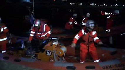 Denizde Zifiri karanlıkta nefes kesen tatbikat