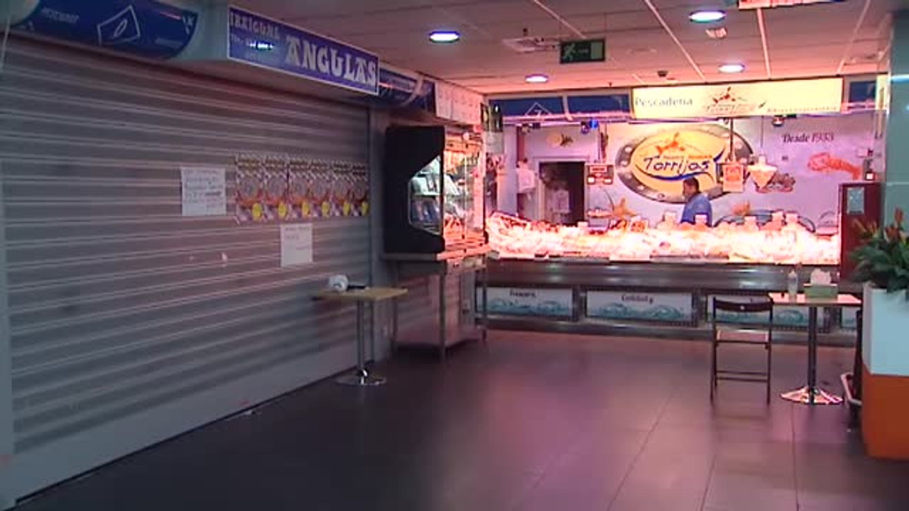 Los comerciantes del centenario mercado de Torrijos en Madrid luchan por mantenerlo abierto