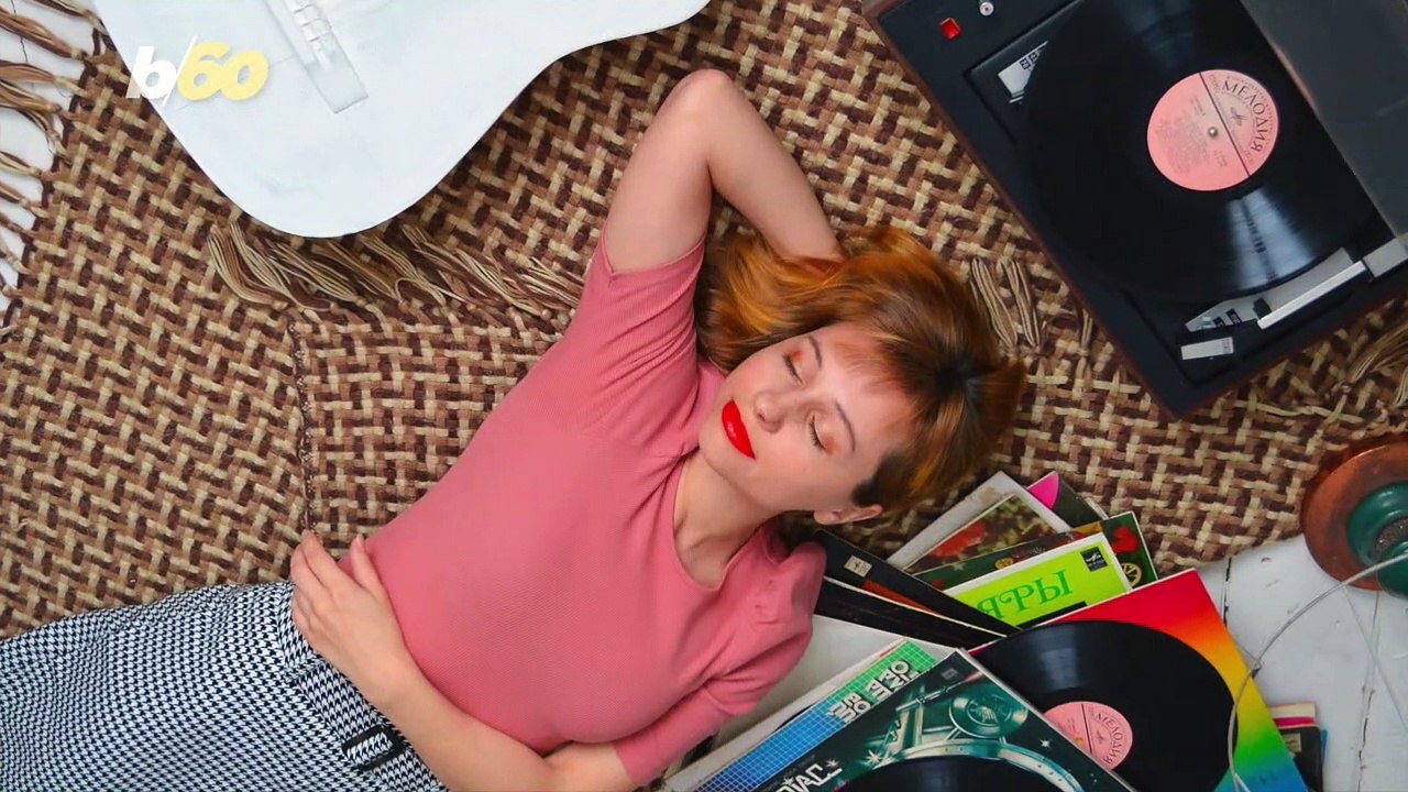 Listening to Podcasts Before Bed Does This To Your Brain