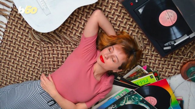 Listening to Podcasts Before Bed Does This To Your Brain