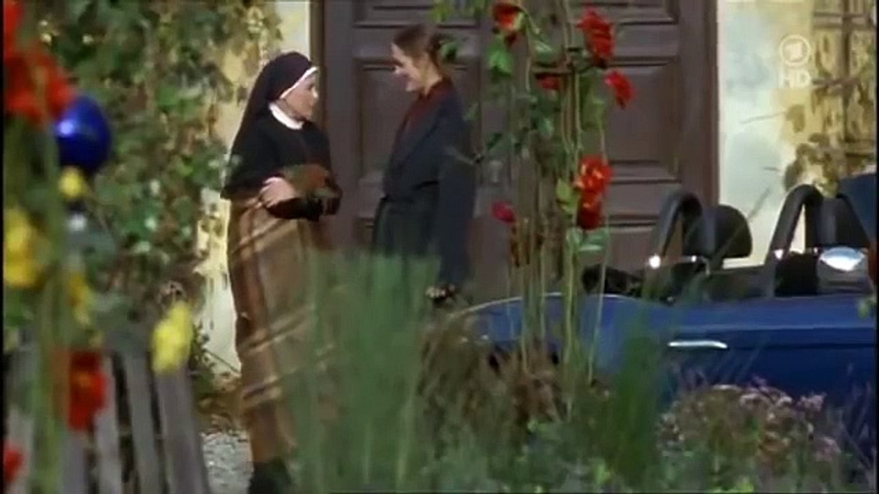 Um Himmels Willen - Staffel 01, Folge 13 Kleider machen Leute (Episode 013)