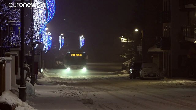 Malgré l'hiver, des familles de migrants sur la route des Alpes