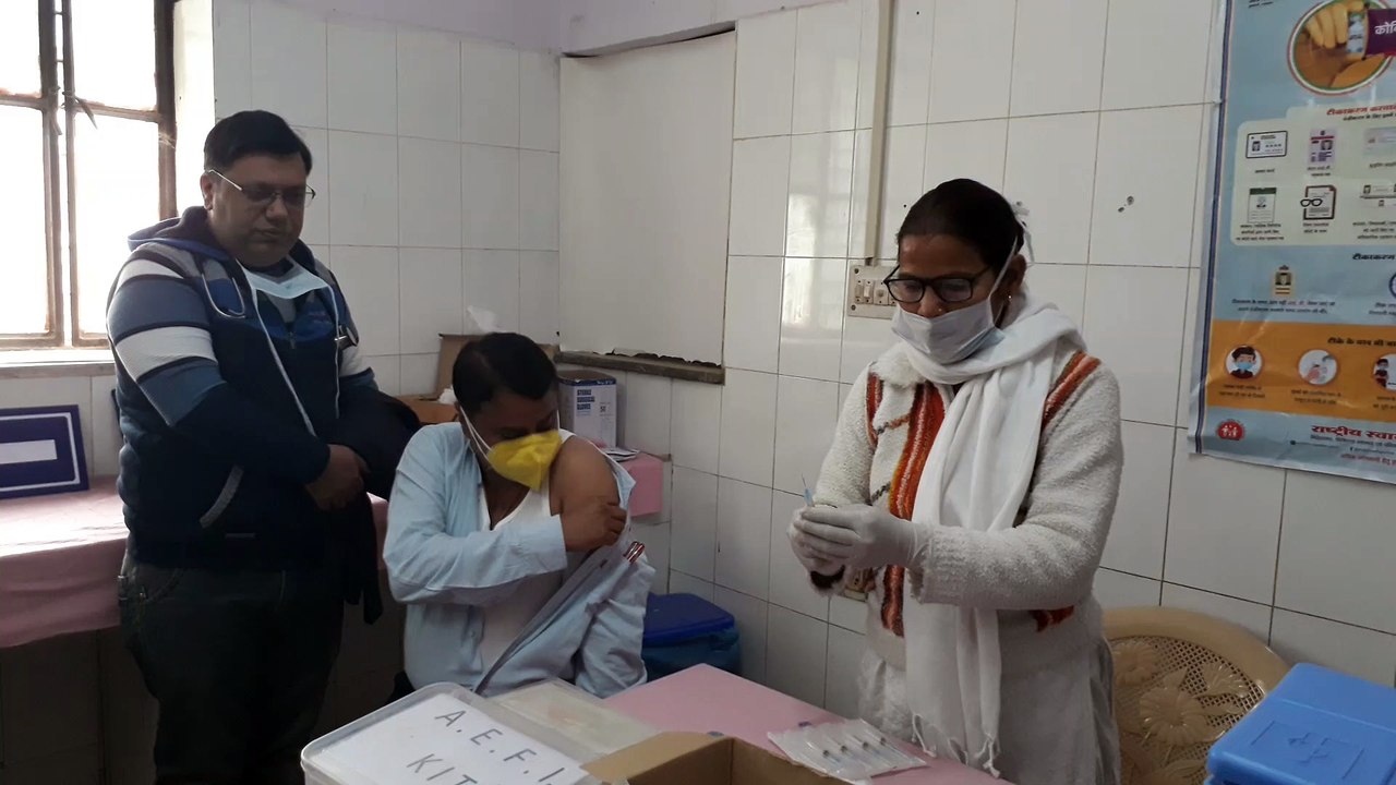 राजस्थान के इस शहर में पहली बार कोविड टीकाकरण ह...