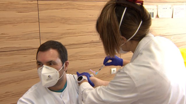 La cifra de vacunados contra la COVID-19 ya supera la de los contagios