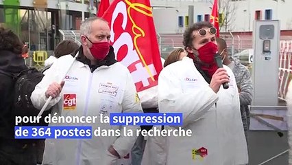 Manifestation contre "Sanofric" qui supprime des emplois en pleine pandémie