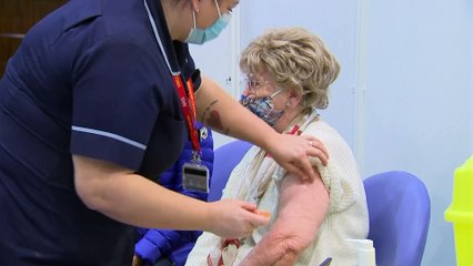 Covid-19, un mix di due vaccini potrebbe aumentare la protezione: parte la sperimentazione