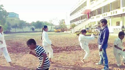 कराटे प्रेक्टिस सेशन। Karate practice session।