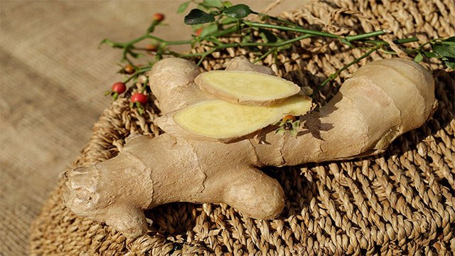 Ginger Side Effects: अदकर को खाने से होने वाले नुकसान आपको कर देंगे हैरान | Boldsky