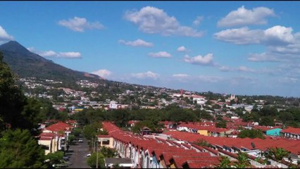 28F: ¿Quién gana Roberto d’Aubuisson o Henry Flores?