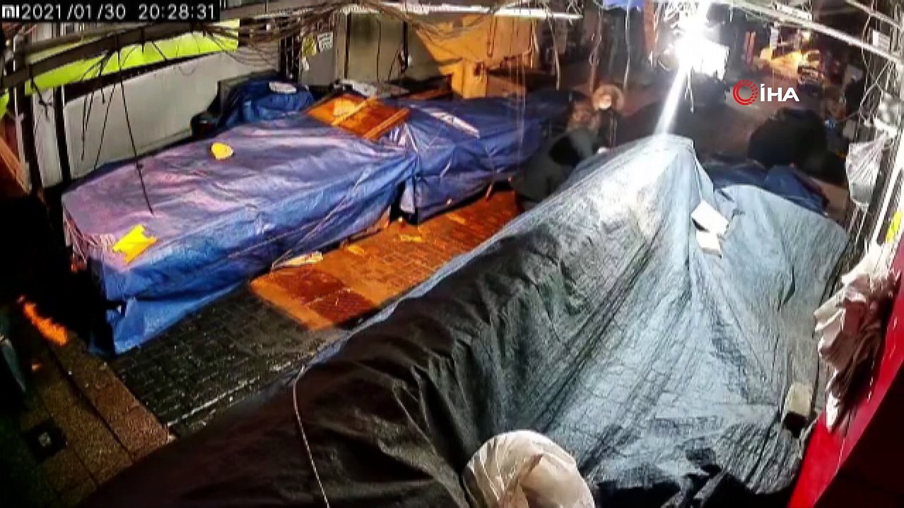 Tarihî pazardan teneke teneke peynir çalan hırsızlar kamerada