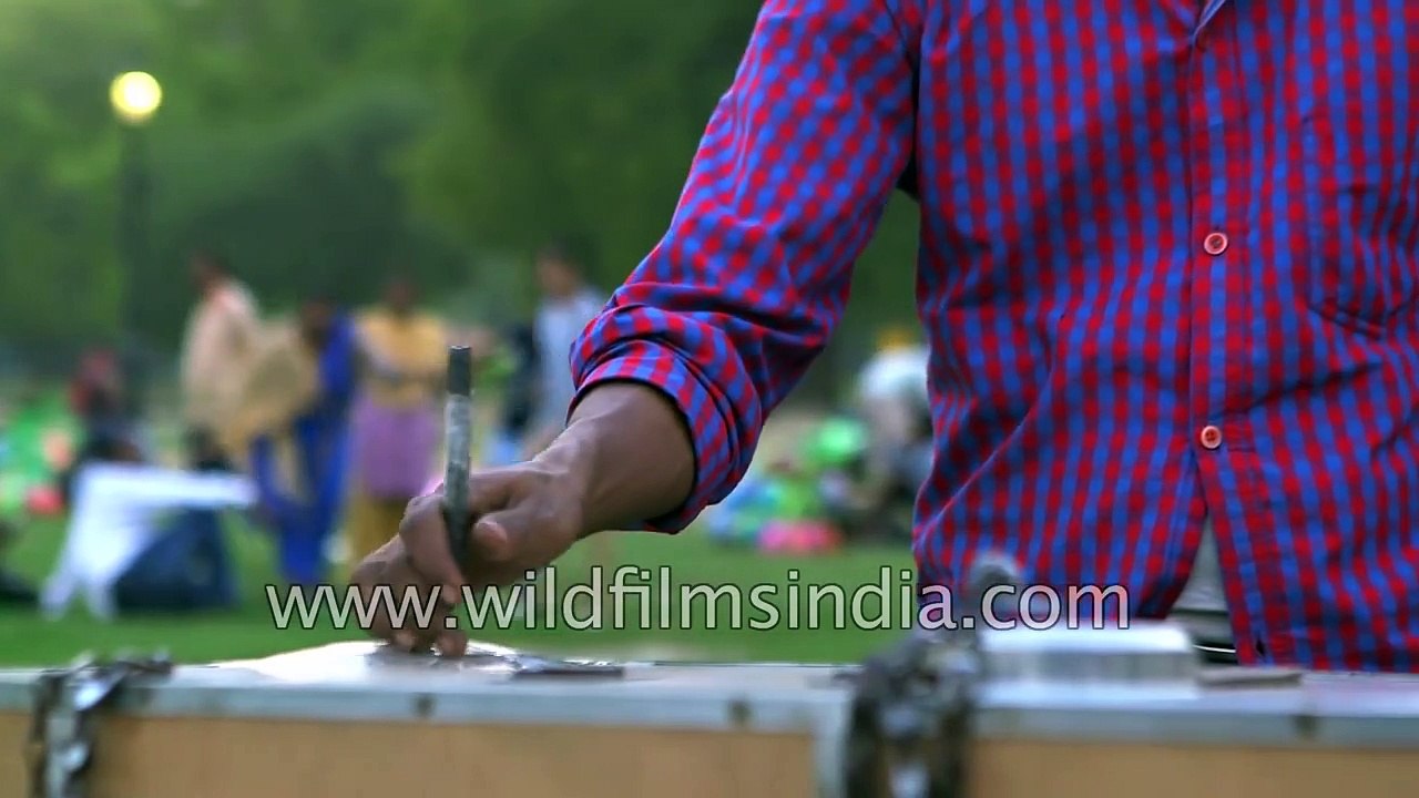 Bioscope wallah at India Gate_ Odd Jobs in India video Dailymotion