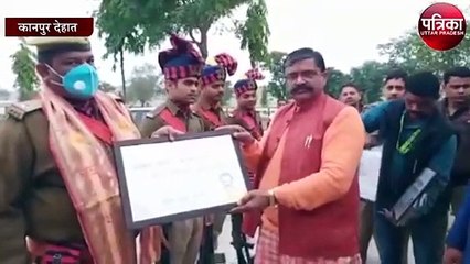 राज्यमंत्री ने गाड़ी से उतरकर पुलिस कर्मियों को देख किया ये काम, इन पुलिस कर्मियों ने दी थी सलामी