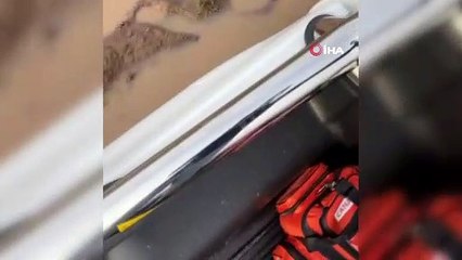 Aşıya giden filyasyon ekibi çamura saplandı