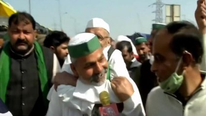 Why Rakesh Tikait carries old man on shoulder?
