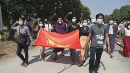 Docentes y estudiantes se unen a la desobediencia civil al golpe en Birmania