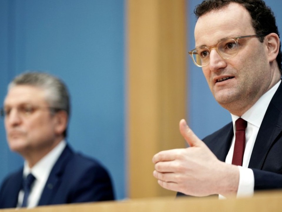 Jens spahn: "wir sind auf dem weg raus aus der pandemie"