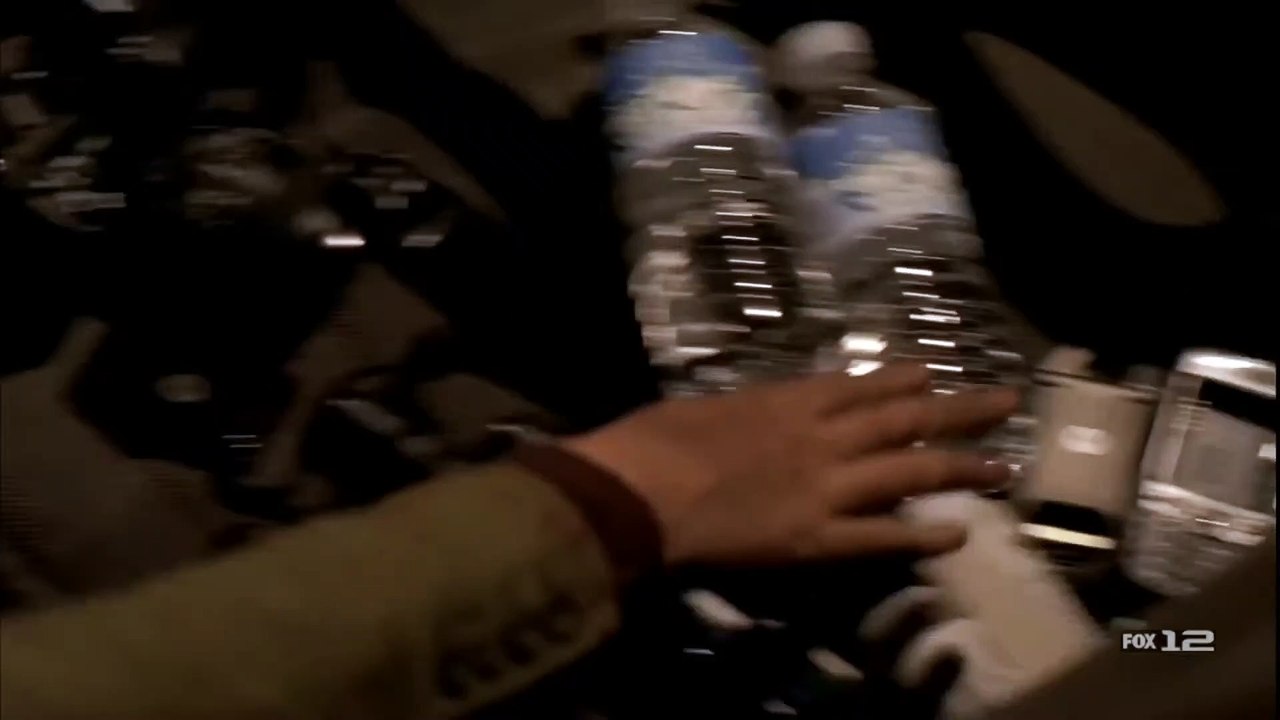 Bones 2x09 The Gravedigger buries Brennan and Hodgins alive