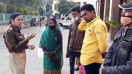 पुलिस द्वारा कार्रवाई न करने से क्षुब्ध होकर महिला ने कंट्रोल रूम पर किया आत्मदाह का प्रयास