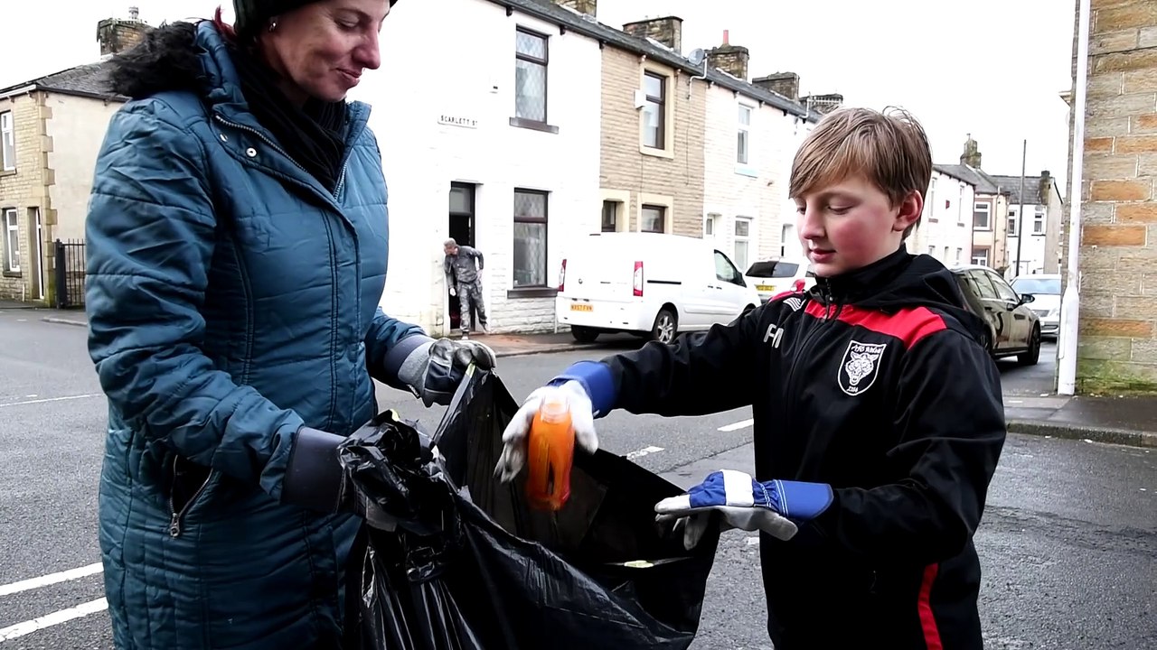 Schoolchildren launch clean-up campaign