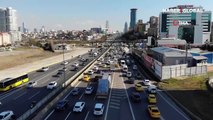 İstanbul'da kısıtlama öncesi trafik yoğunluğu erken başladı