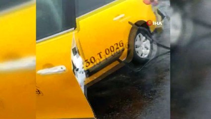 Taksiyle hafif ticari araç çarpıştı: 3 ölü, 7 yaralı
