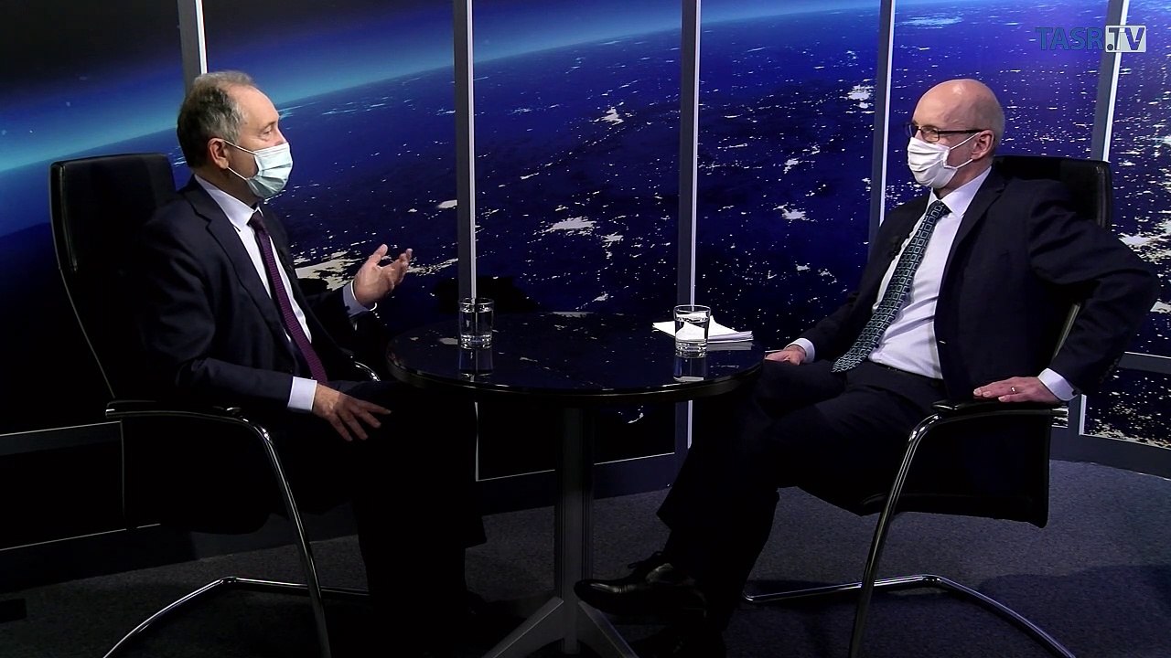 Diplomat HULÉNYI: Skepsa obyvateľstva rastie s bohatstvom krajiny