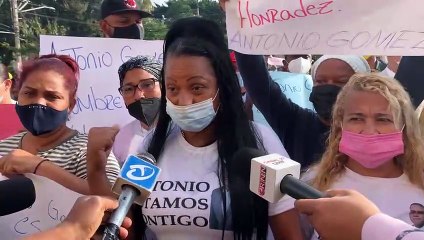 Familiares exigen libertad para exdirector de Aduanas acusado de abuso sexual