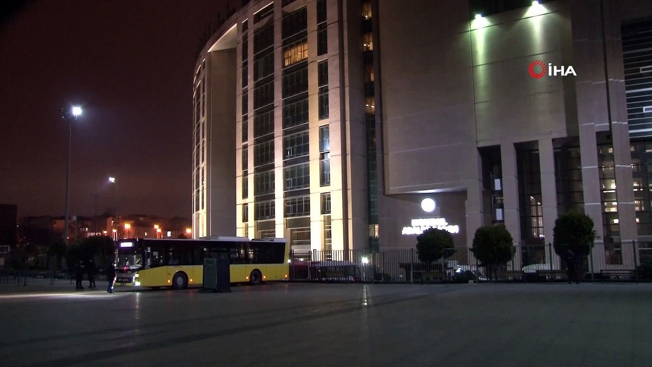 FETÖ’nün 15 Temmuz darbe girişimi soruşturması kapsamında tutuklanan Osman Kavala’nın yargılandığı davanın görülmesine devam edildi. Mahkeme sanık Kavala’nın tutukluluk halinin devamına karar vererek, dava konusu dosya ile istinaftan bozul