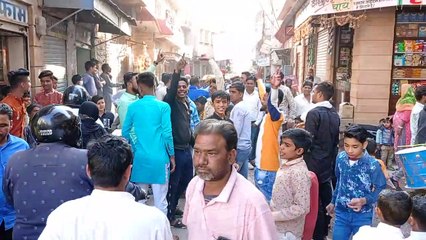 फूलों की वर्षा कर जताया आभार