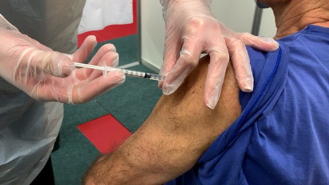 Vaccin : la deuxième dose sera-t-elle disponible ? A Courbevoie, on s'interroge