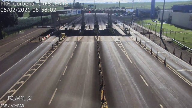 Vídeo registra momento em que Gol é abordado no pedágio da BR-369, em suposta tentativa de assalto