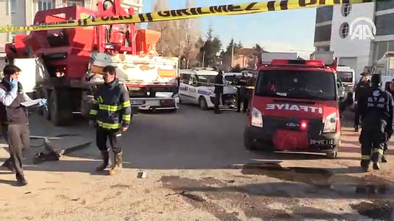 Eskişehir'de halk otobüsü tırla çarpıştı